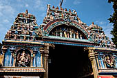 The great Chola temples of Tamil Nadu - the Sri Meenakshi-Sundareshwarar Temple of Madurai. the entrance to the Ashta Shakti Mandapa, Hall of Eight Goddesses 